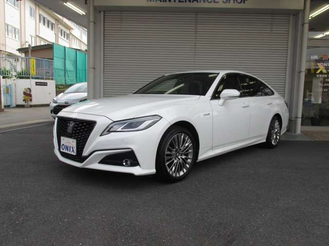 CROWN sedan hybrid