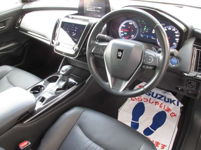 CROWN sedan hybrid