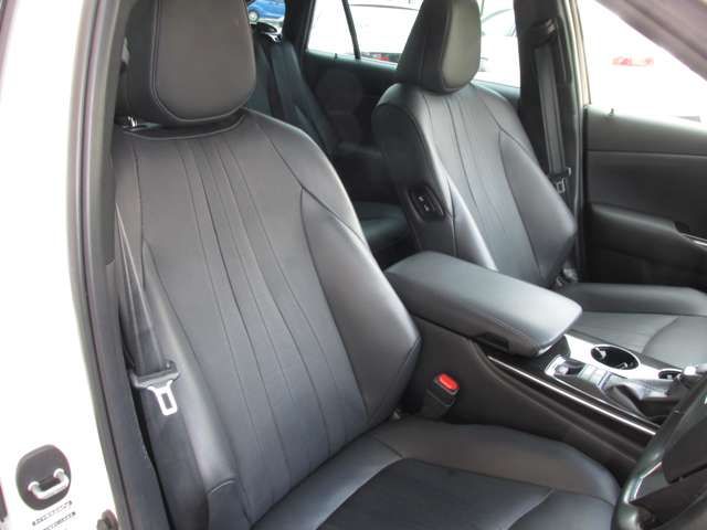 CROWN sedan hybrid