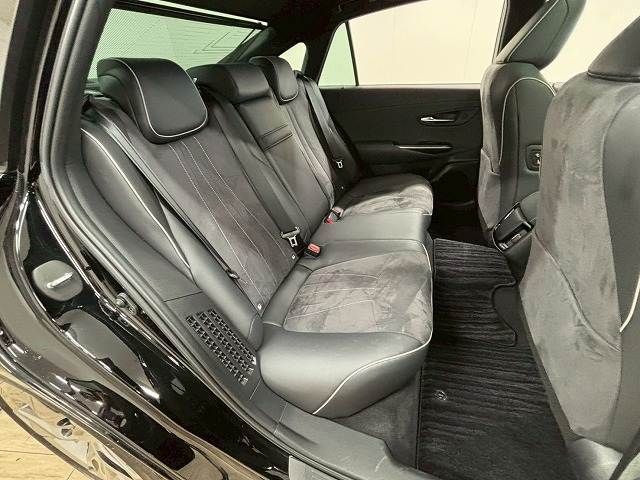 CROWN sedan hybrid