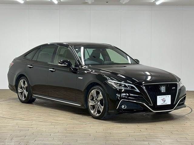 CROWN sedan hybrid