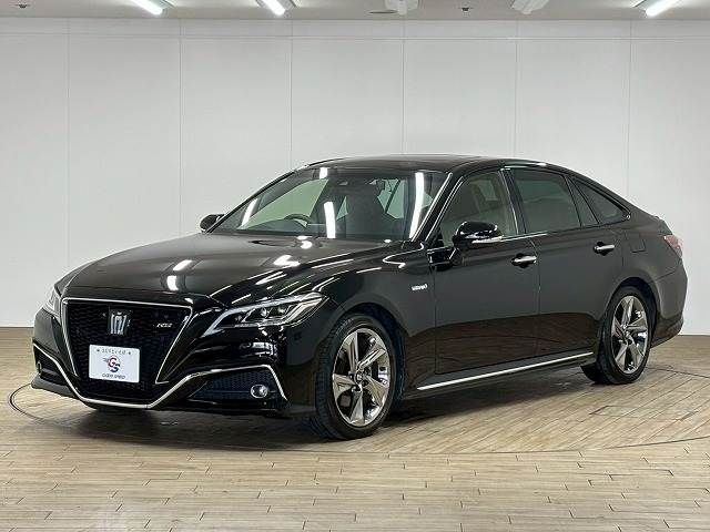 CROWN sedan hybrid
