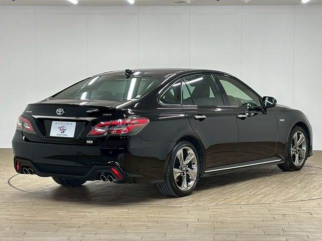 CROWN sedan hybrid