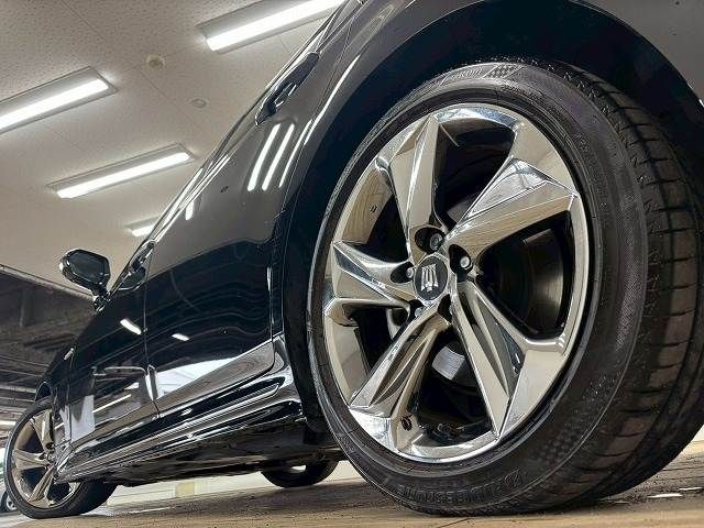 CROWN sedan hybrid