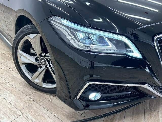 CROWN sedan hybrid