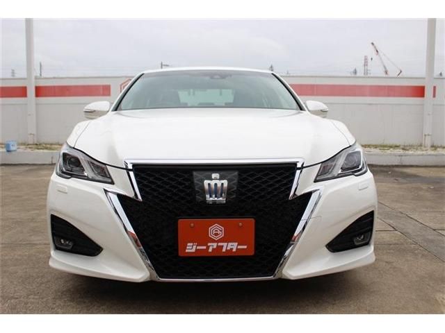 CROWN sedan hybrid