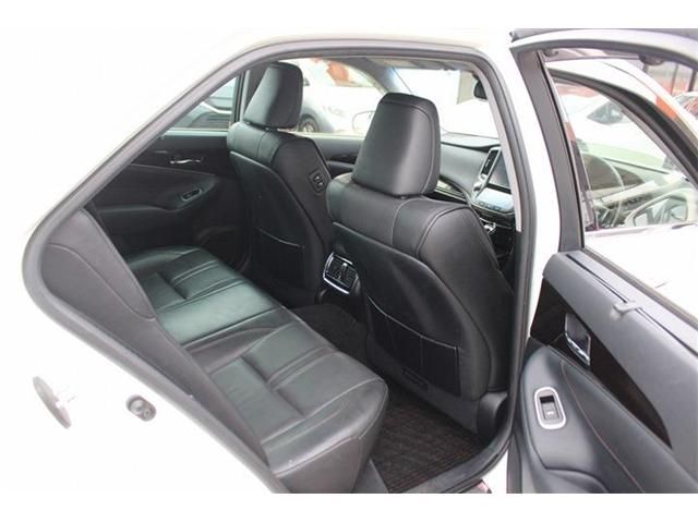 CROWN sedan hybrid