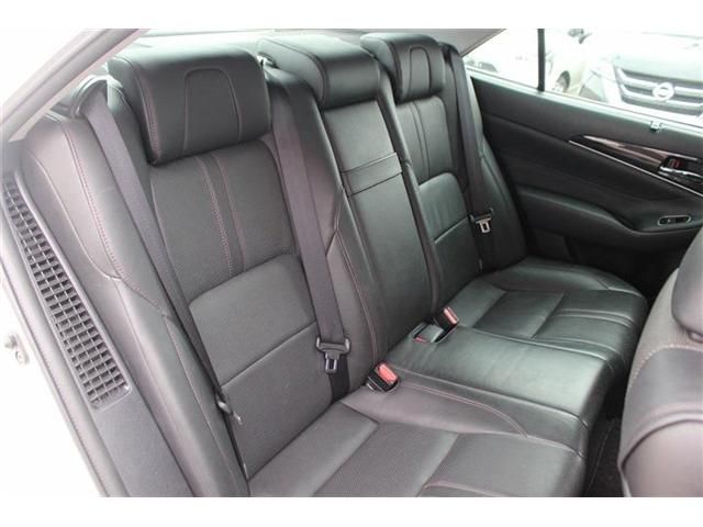 CROWN sedan hybrid