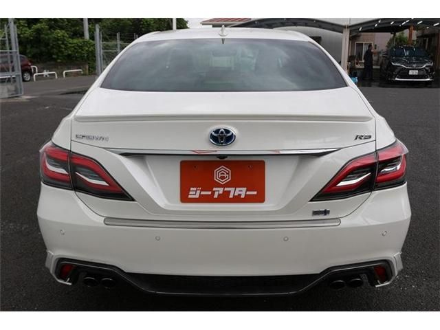 CROWN sedan hybrid