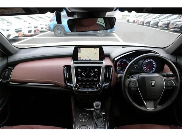 CROWN sedan hybrid