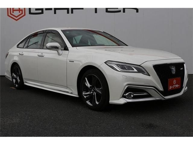 CROWN sedan hybrid