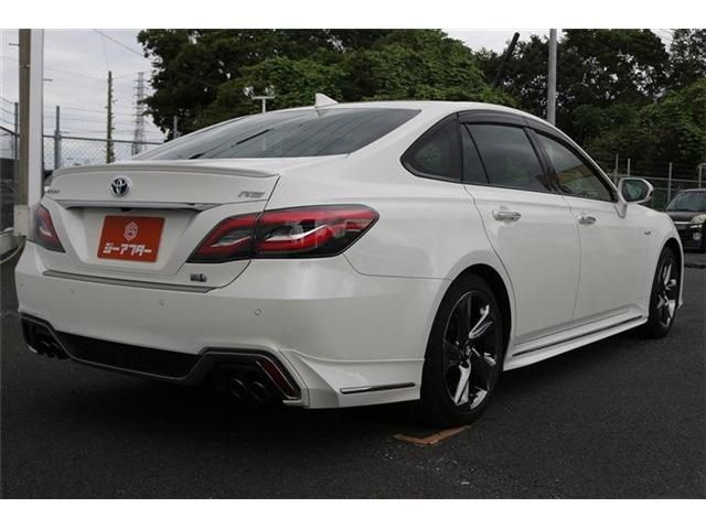 CROWN sedan hybrid
