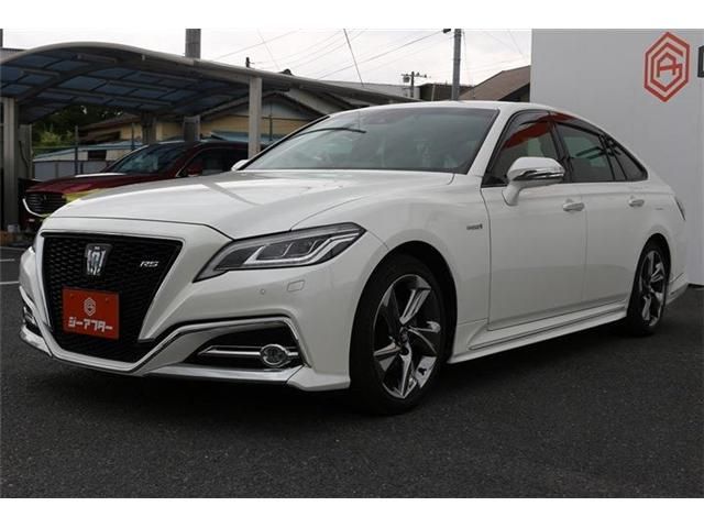 CROWN sedan hybrid