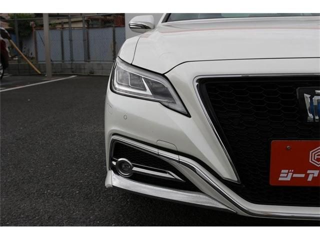 CROWN sedan hybrid