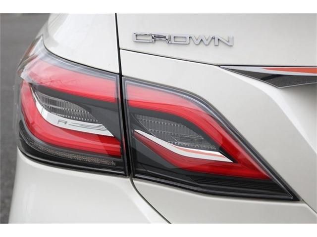 CROWN sedan hybrid