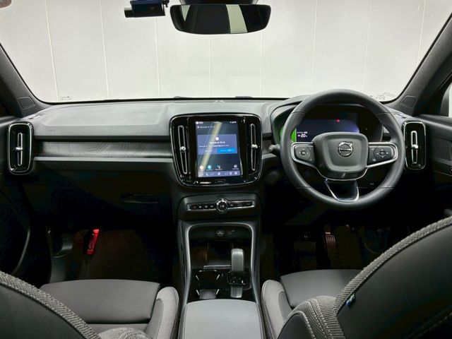 VOLVO C40