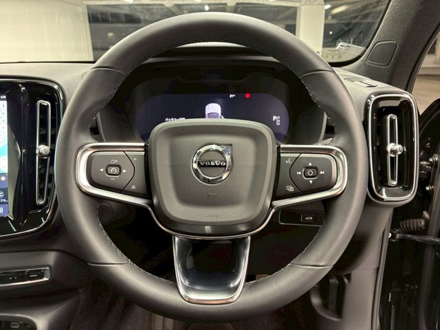 VOLVO C40