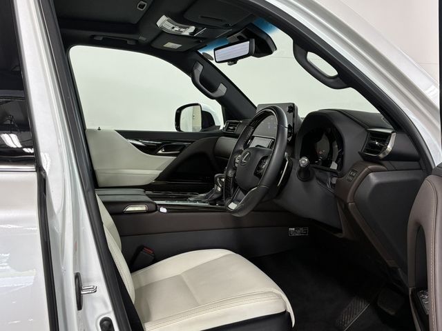 LEXUS LX600