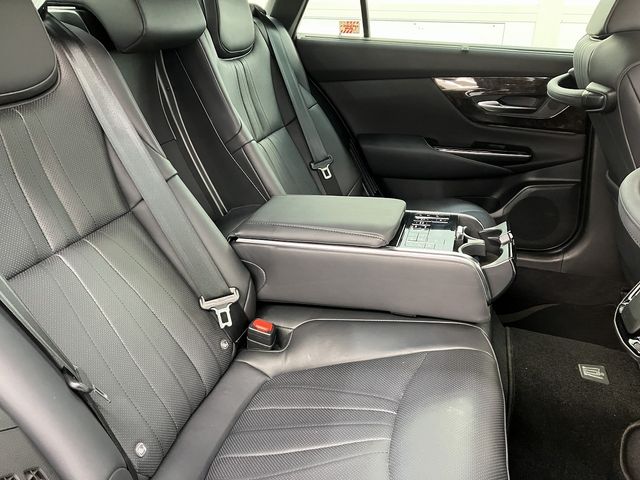 CROWN sedan hybrid 4WD