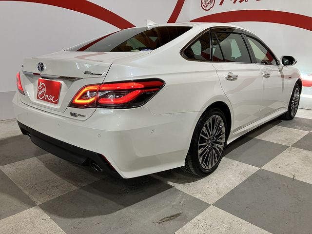 CROWN sedan hybrid 4WD