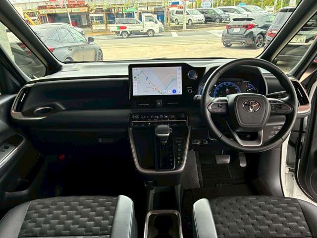 VOXY HYBRID