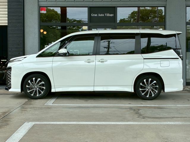 VOXY HYBRID