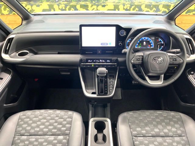 VOXY HYBRID