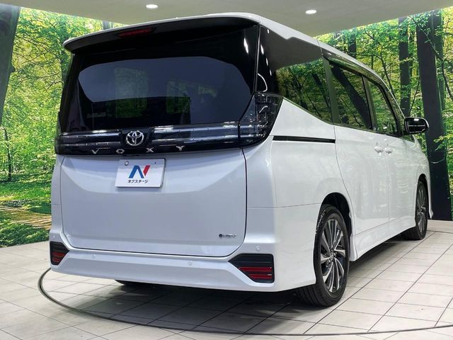 VOXY HYBRID