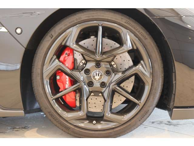 MASERATI MC20
