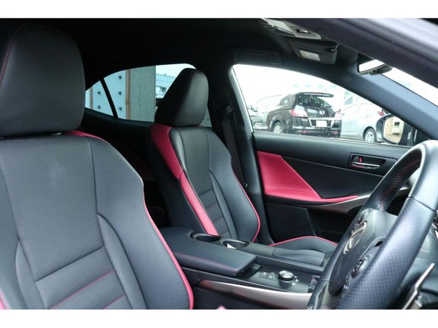 LEXUS IS300h