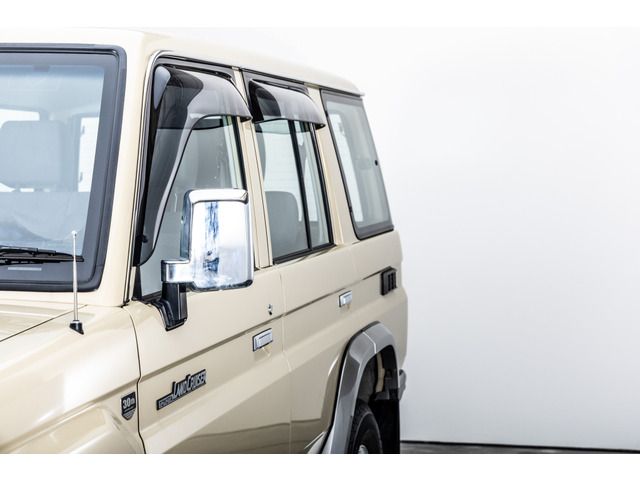 LANDCRUISER van