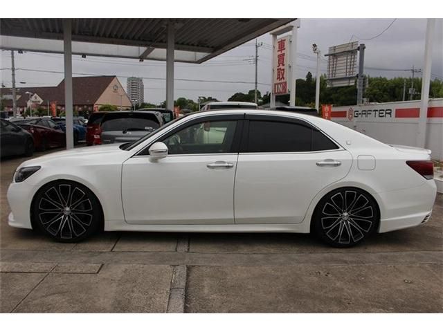 CROWN sedan