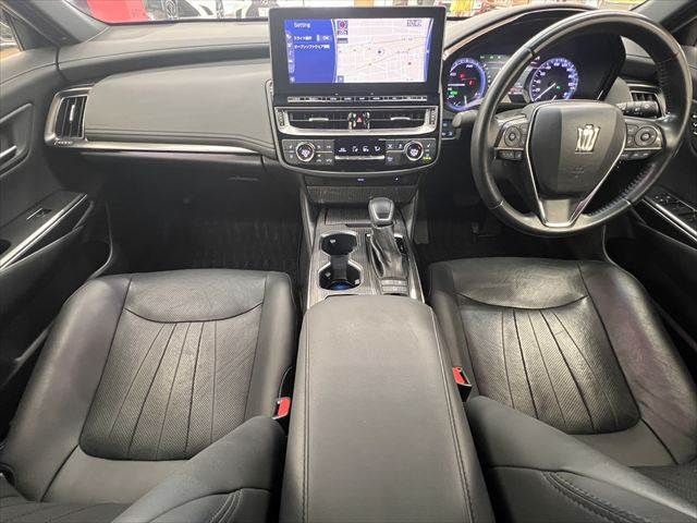 CROWN sedan hybrid