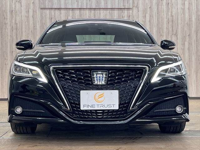 CROWN sedan hybrid