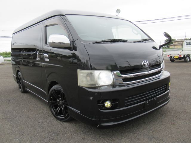 REGIUSACE 2WD van