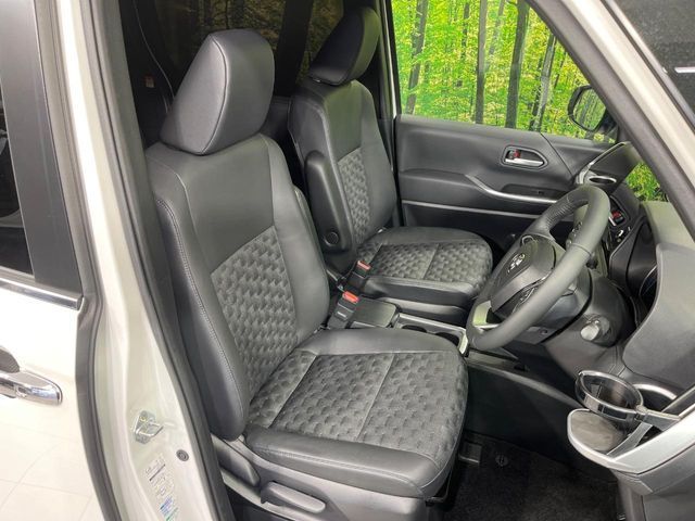 VOXY HYBRID 4WD
