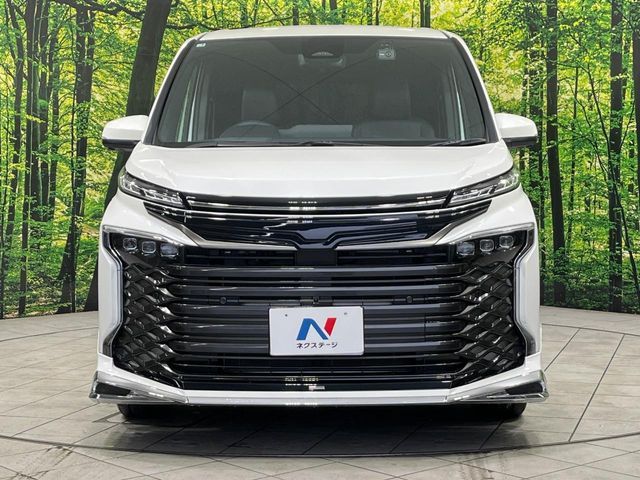 VOXY HYBRID 4WD