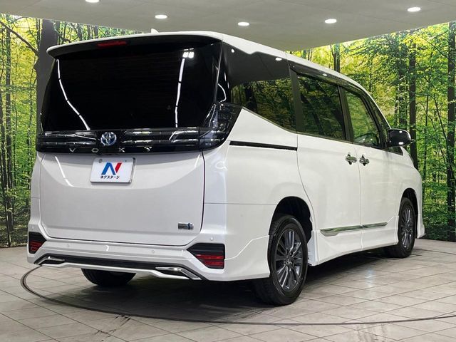 VOXY HYBRID 4WD