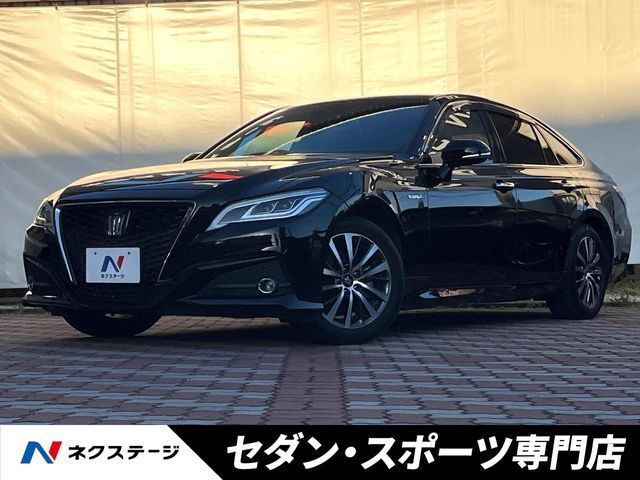 CROWN sedan hybrid