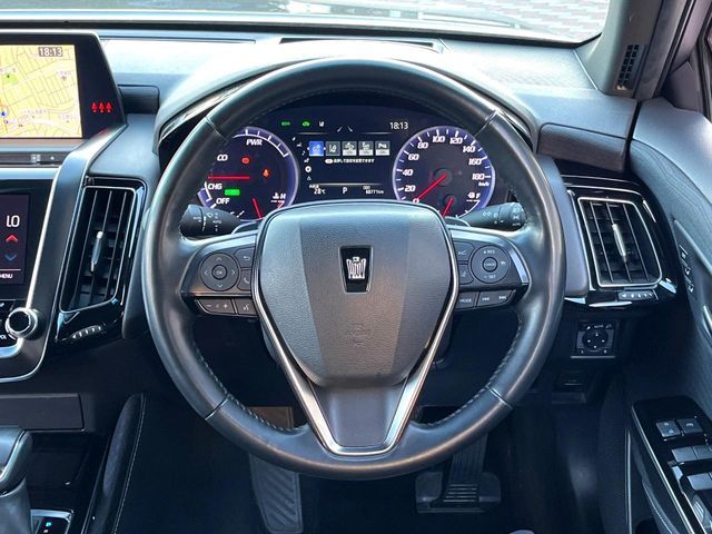 CROWN sedan hybrid