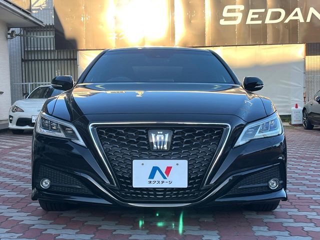 CROWN sedan hybrid