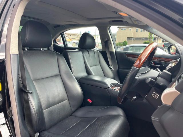 LEXUS LS600hL