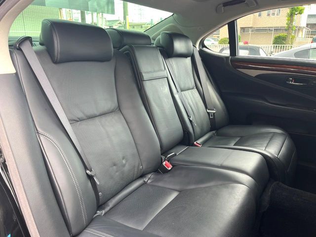 LEXUS LS600hL