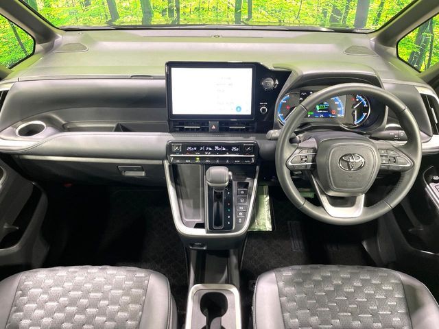 VOXY HYBRID