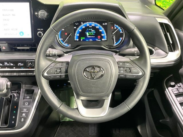 VOXY HYBRID