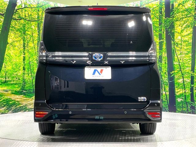 VOXY HYBRID