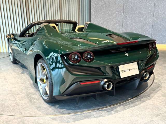 FERRARI F8 Spider