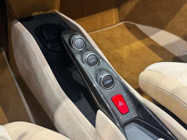 FERRARI F8 Spider