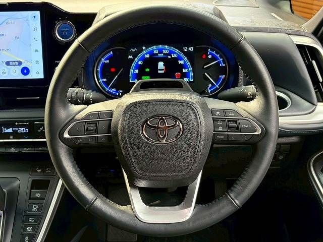 VOXY HYBRID