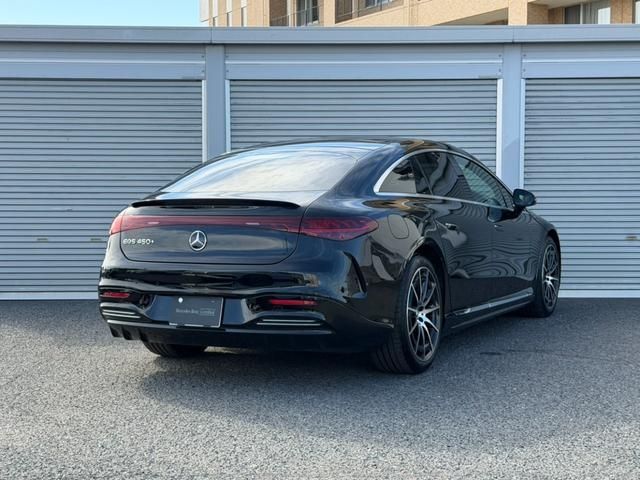 MERCEDES BENZ EQS